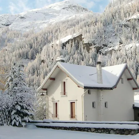 Cosy In Near The Area